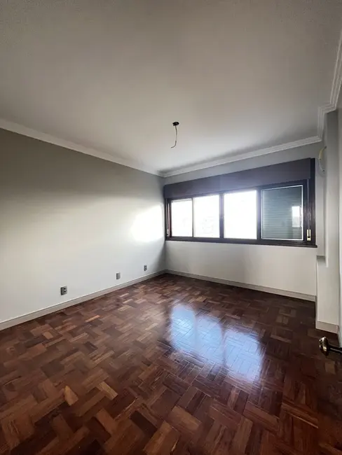 Foto 2 de Apartamento com 4 quartos para alugar, 186m2 em Centro, Alegrete - RS