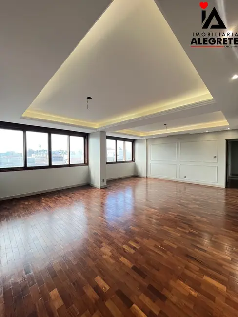 Foto 1 de Apartamento com 4 quartos à venda, 186m2 em Centro, Alegrete - RS