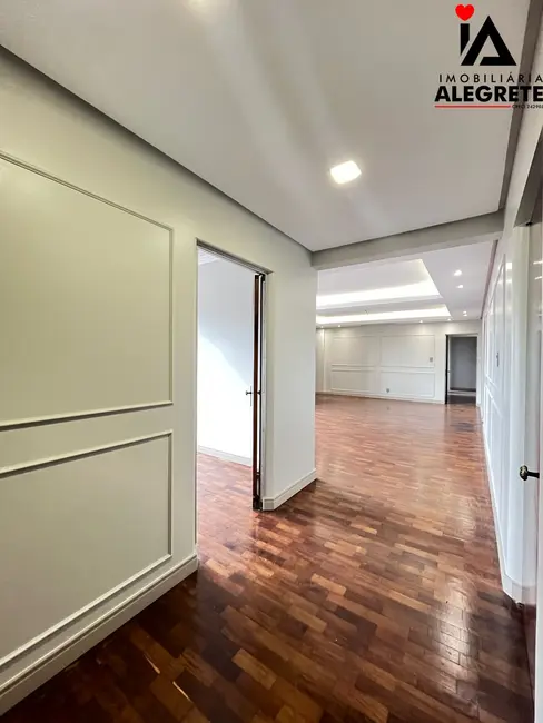 Apartamento com 4 quartos à venda, 186m2 em Centro, Alegrete - RS - imagem 6 Foto 6 de Apartamento com 4 quartos à venda, 186m2 em Centro, Alegrete - RS