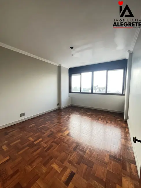 Apartamento com 4 quartos à venda, 186m2 em Centro, Alegrete - RS - imagem 4 Foto 4 de Apartamento com 4 quartos à venda, 186m2 em Centro, Alegrete - RS