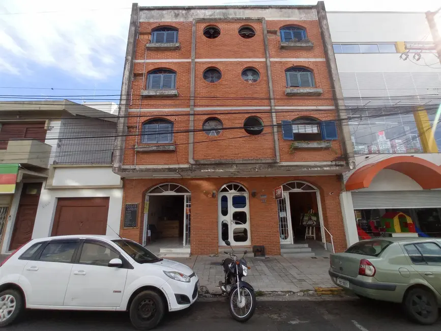 Foto 1 de Apartamento com 2 quartos para alugar, 80m2 em Centro, Alegrete - RS