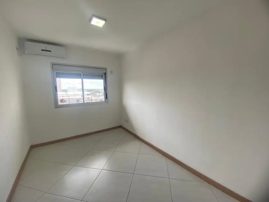 Foto 4 de Apartamento com 2 quartos para alugar, 70m2 em Centro, Alegrete - RS