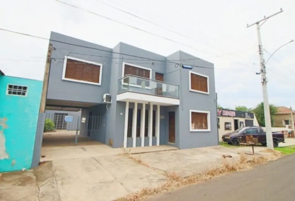 Sobrado com 6 quartos à venda, 200m2 em Cidade Alta, Alegrete - RS - imagem 1 Foto 1 de Sobrado com 6 quartos à venda, 200m2 em Cidade Alta, Alegrete - RS