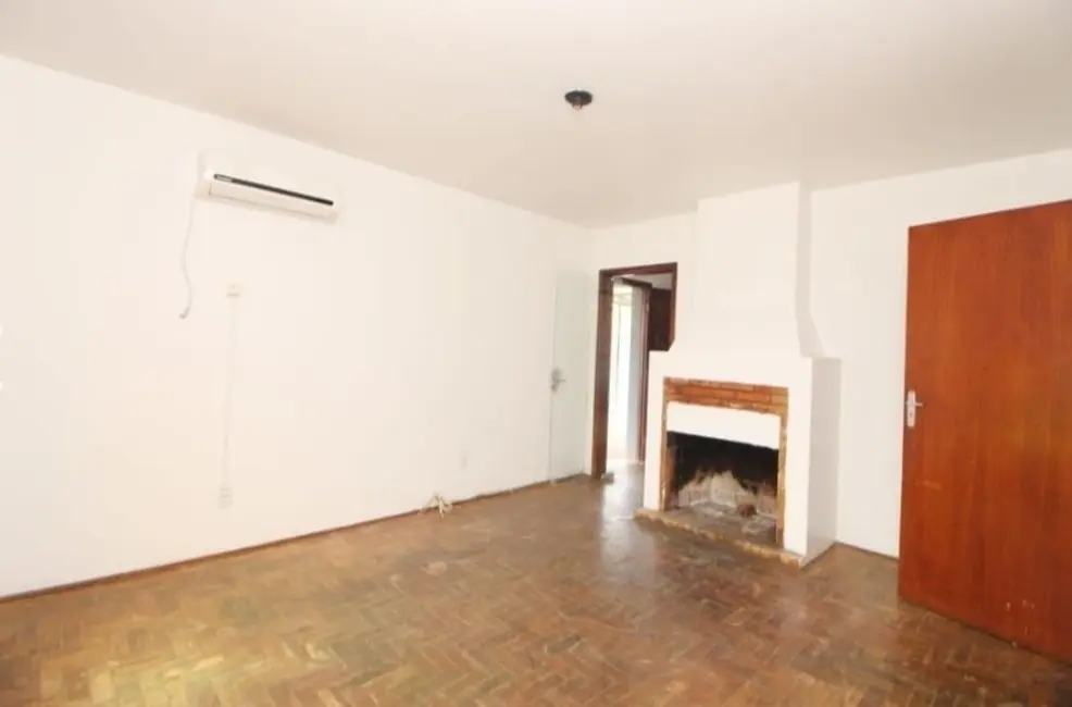 Sobrado com 6 quartos à venda, 200m2 em Cidade Alta, Alegrete - RS - imagem 9 Foto 9 de Sobrado com 6 quartos à venda, 200m2 em Cidade Alta, Alegrete - RS