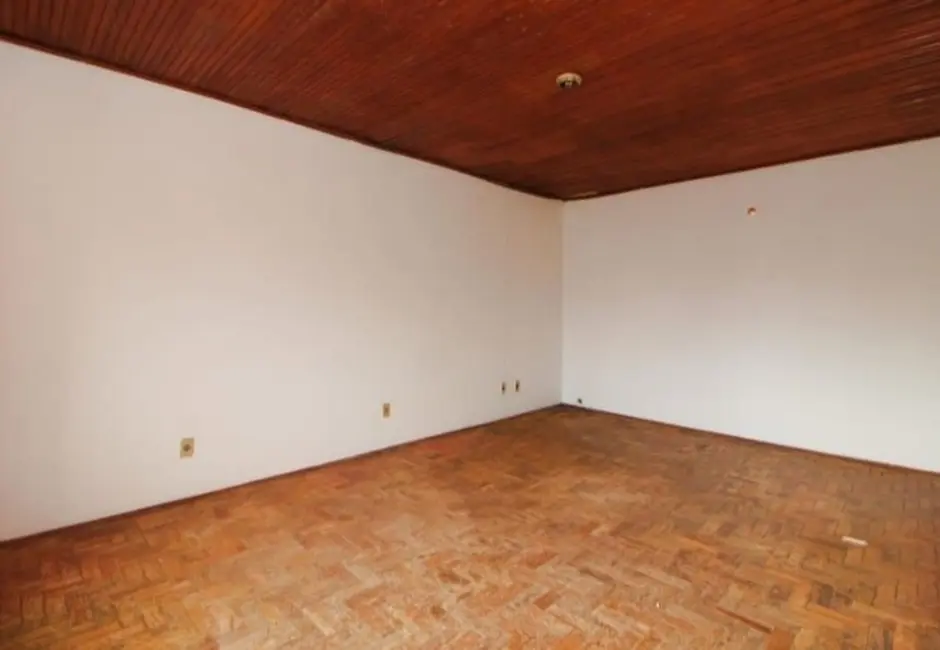 Sobrado com 6 quartos à venda, 200m2 em Cidade Alta, Alegrete - RS - imagem 3 Foto 3 de Sobrado com 6 quartos à venda, 200m2 em Cidade Alta, Alegrete - RS