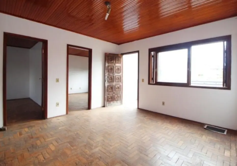 Sobrado com 6 quartos à venda, 200m2 em Cidade Alta, Alegrete - RS - imagem 6 Foto 6 de Sobrado com 6 quartos à venda, 200m2 em Cidade Alta, Alegrete - RS