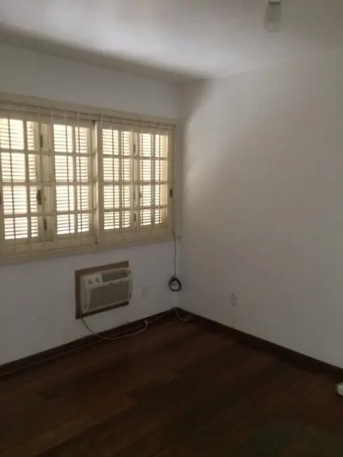 Foto 3 de Sobrado com 3 quartos à venda, 150m2 em Centro, Alegrete - RS