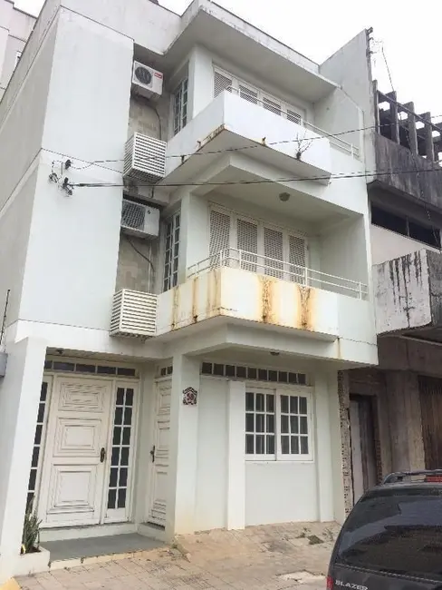 Foto 1 de Sobrado com 3 quartos à venda, 150m2 em Centro, Alegrete - RS