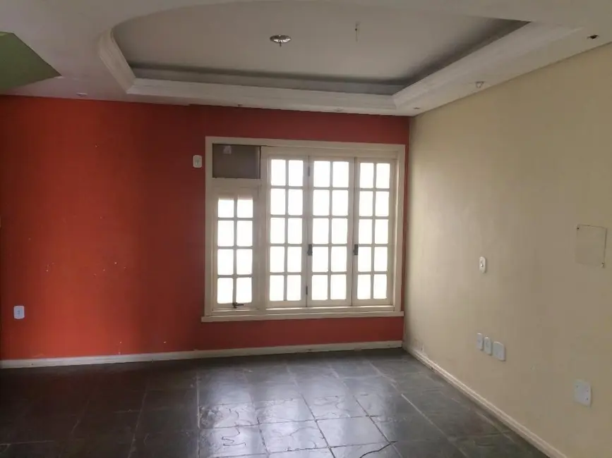 Foto 2 de Sobrado com 3 quartos à venda, 150m2 em Centro, Alegrete - RS