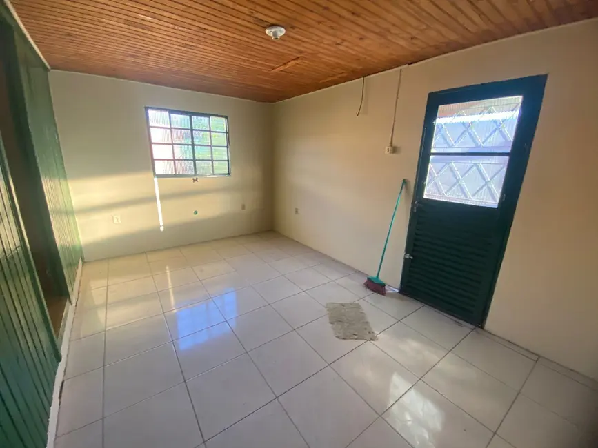 Foto 6 de Casa com 2 quartos para alugar, 280m2 em Sepé Tiaraju, Alegrete - RS