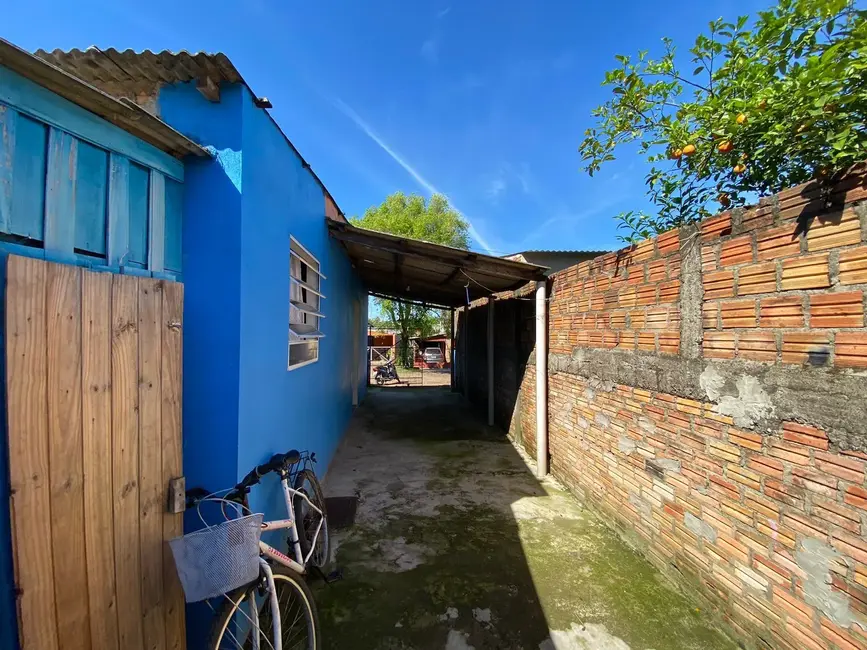 Foto 2 de Casa com 2 quartos à venda, 90m2 em Alegrete - RS