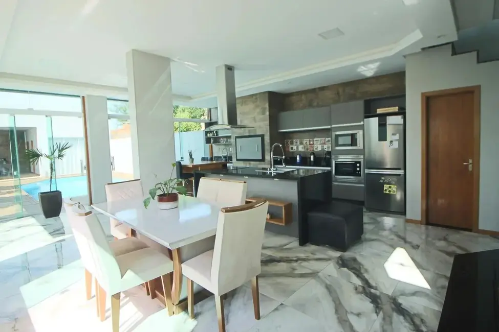 Foto 7 de Casa com 4 quartos à venda, 300m2 em Cidade Alta, Alegrete - RS