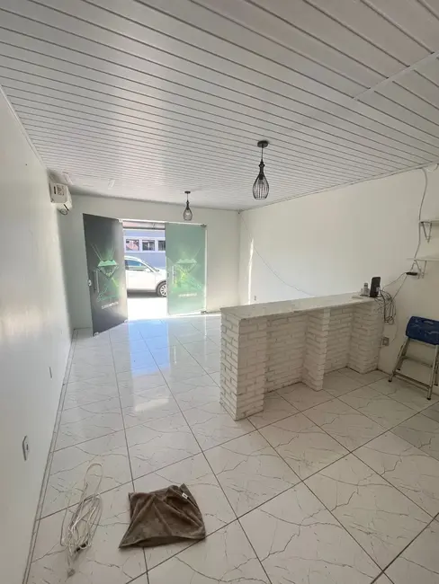 Sala Comercial com 1 quarto para alugar, 45m2 em Centro, Alegrete - RS - imagem 3 Foto 3 de Sala Comercial com 1 quarto para alugar, 45m2 em Centro, Alegrete - RS