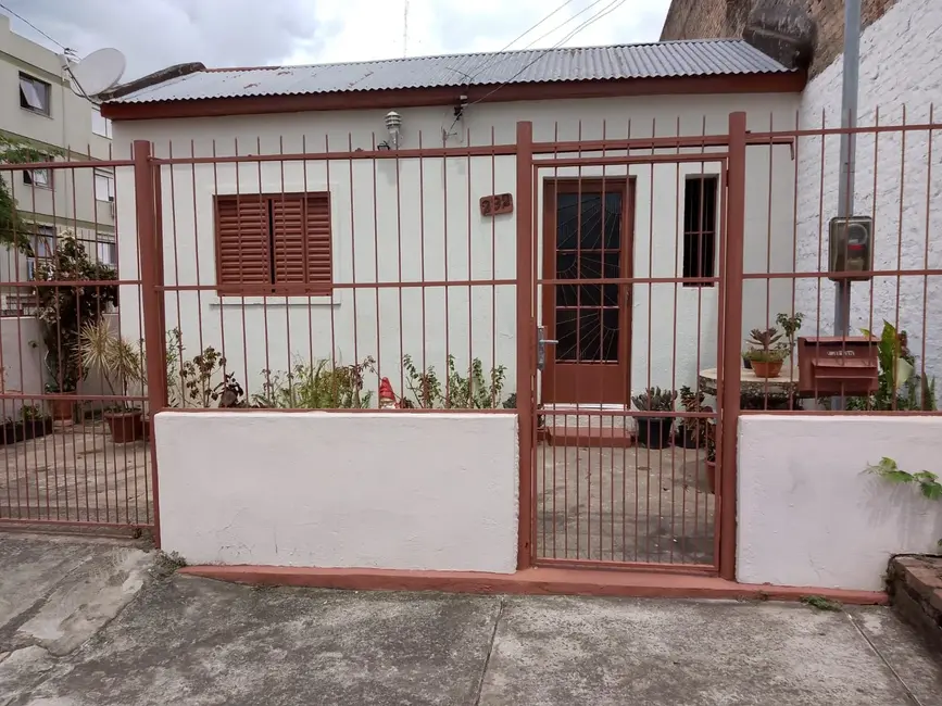 Foto 1 de Casa com 2 quartos à venda, 90m2 em Centro, Alegrete - RS
