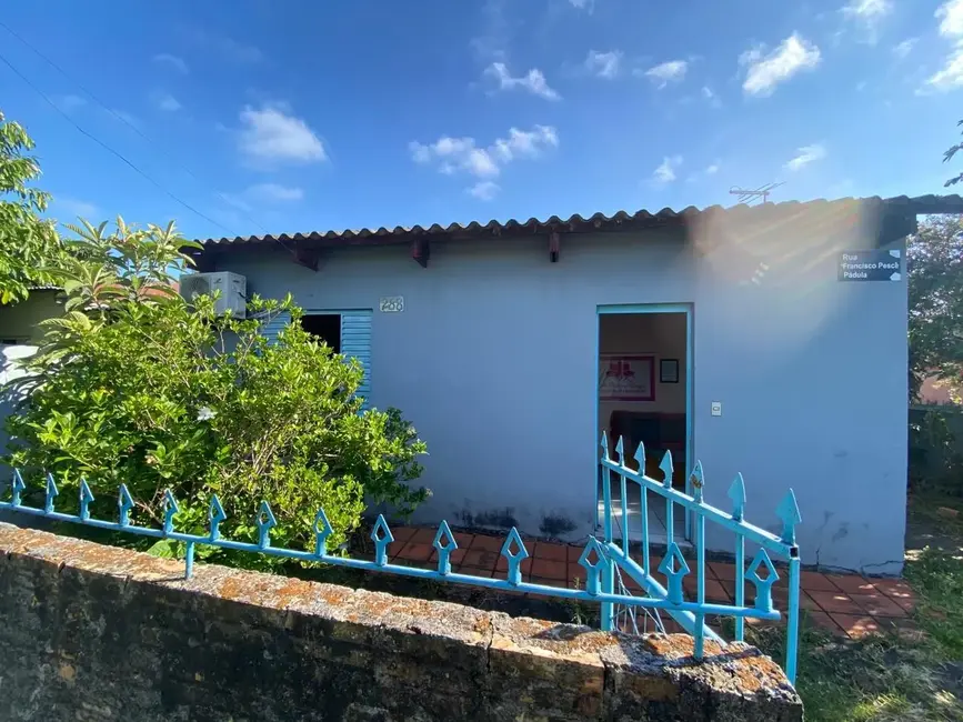 Casa com 2 quartos à venda, 55m2 em Dr. Romário A de Oliveira, Alegrete - RS - imagem 1 Foto 1 de Casa com 2 quartos à venda, 55m2 em Dr. Romário A de Oliveira, Alegrete - RS