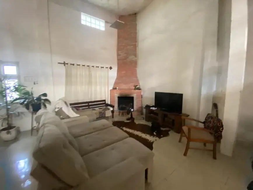 Casa com 3 quartos à venda, 250m2 em Centro, Alegrete - RS - imagem 2 Foto 2 de Casa com 3 quartos à venda, 250m2 em Centro, Alegrete - RS