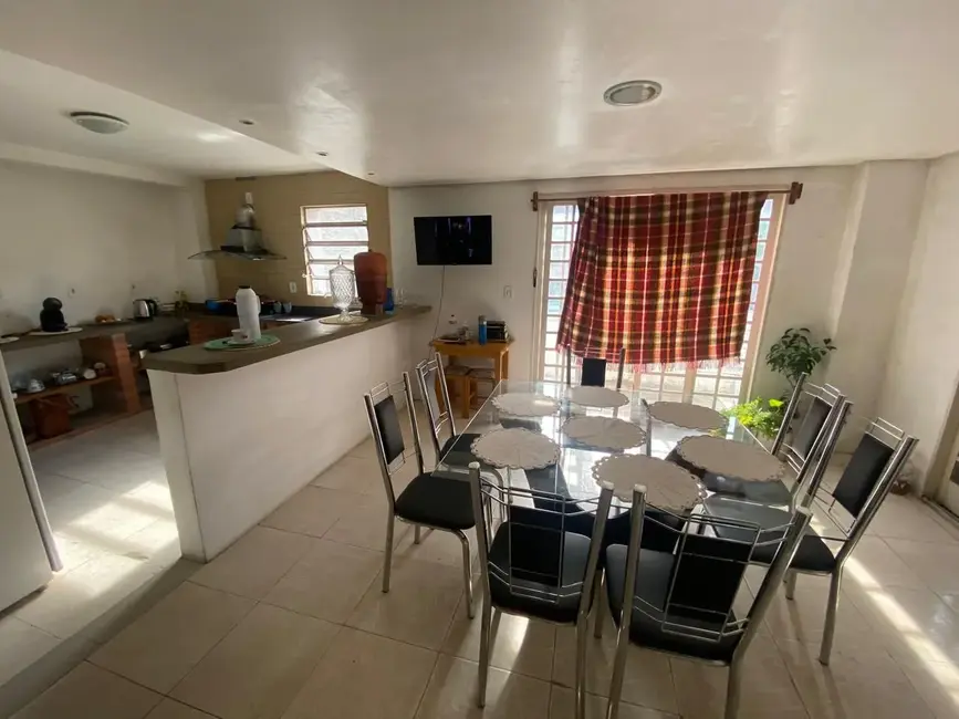 Casa com 3 quartos à venda, 250m2 em Centro, Alegrete - RS - imagem 4 Foto 4 de Casa com 3 quartos à venda, 250m2 em Centro, Alegrete - RS