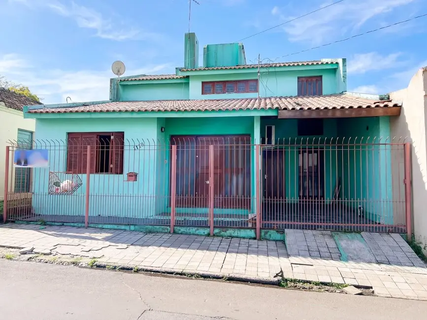 Casa com 3 quartos à venda, 140m2 em Cidade Alta, Alegrete - RS - imagem 2 Foto 2 de Casa com 3 quartos à venda, 140m2 em Cidade Alta, Alegrete - RS