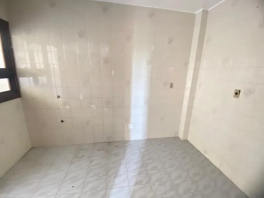 Apartamento com 2 quartos para alugar, 72m2 em Centro, Alegrete - RS - imagem 3 Foto 3 de Apartamento com 2 quartos para alugar, 72m2 em Centro, Alegrete - RS