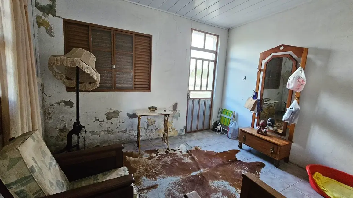 Casa com 3 quartos à venda, 90m2 em Centro, Alegrete - RS - imagem 2 Foto 2 de Casa com 3 quartos à venda, 90m2 em Centro, Alegrete - RS