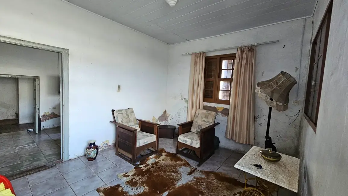 Casa com 3 quartos à venda, 90m2 em Centro, Alegrete - RS - imagem 3 Foto 3 de Casa com 3 quartos à venda, 90m2 em Centro, Alegrete - RS
