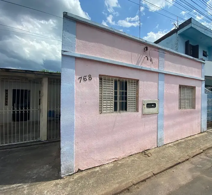 Casa com 3 quartos à venda, 90m2 em Centro, Alegrete - RS - imagem 1 Foto 1 de Casa com 3 quartos à venda, 90m2 em Centro, Alegrete - RS
