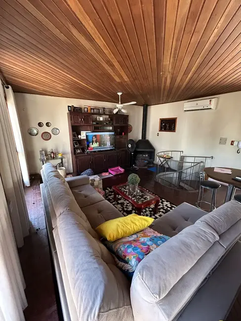 Apartamento com 3 quartos à venda, 210m2 em Centro, Alegrete - RS - imagem 3 Foto 3 de Apartamento com 3 quartos à venda, 210m2 em Centro, Alegrete - RS