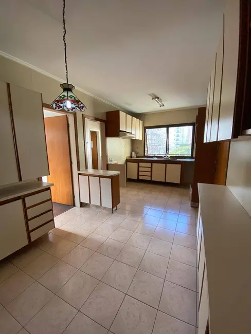 Apartamento com 3 quartos à venda, 135m2 em Indianópolis, São Paulo - SP - imagem 4 Foto 4 de Apartamento com 3 quartos à venda, 135m2 em Indianópolis, São Paulo - SP