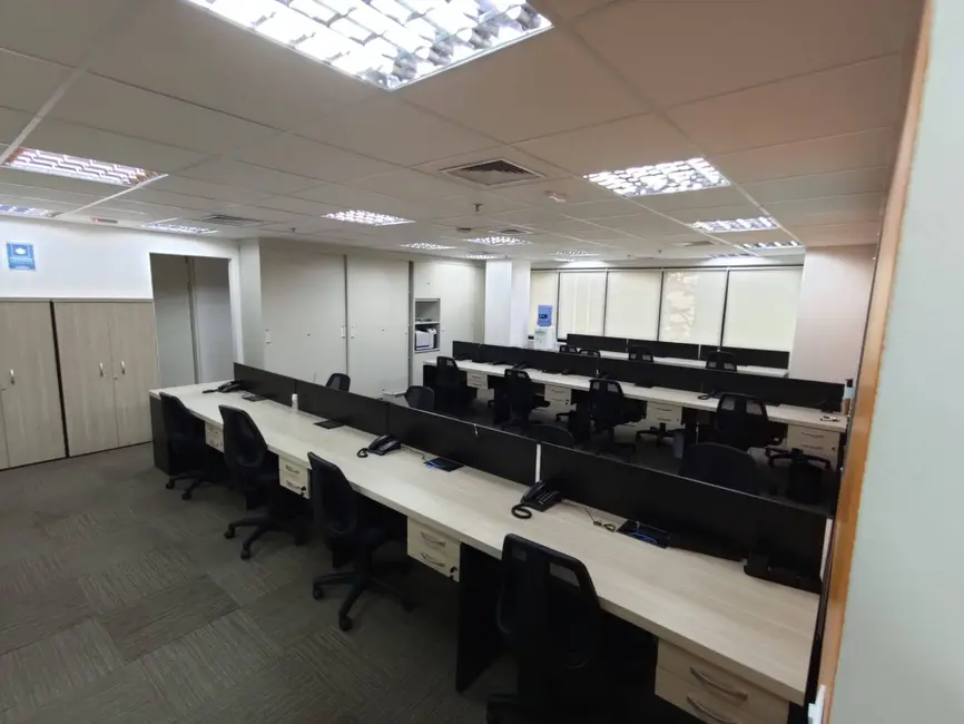 Foto 2 de Sala Comercial à venda, 220m2 em Cidade Monções, São Paulo - SP