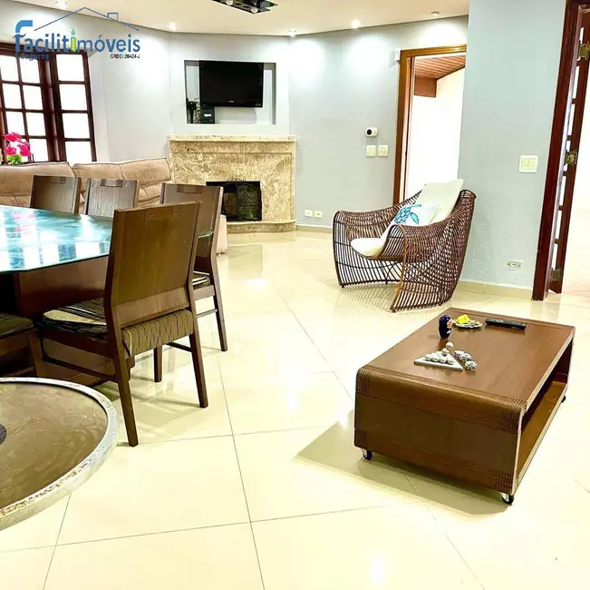 Casa com 6 quartos à venda, 600m2 em Peruibe - SP - imagem 8 Foto 8 de Casa com 6 quartos à venda, 600m2 em Peruibe - SP