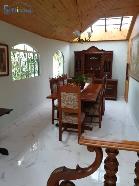 Casa com 3 quartos à venda, 380000m2 em Campos Do Jordao - SP - imagem 4 Foto 4 de Casa com 3 quartos à venda, 380000m2 em Campos Do Jordao - SP