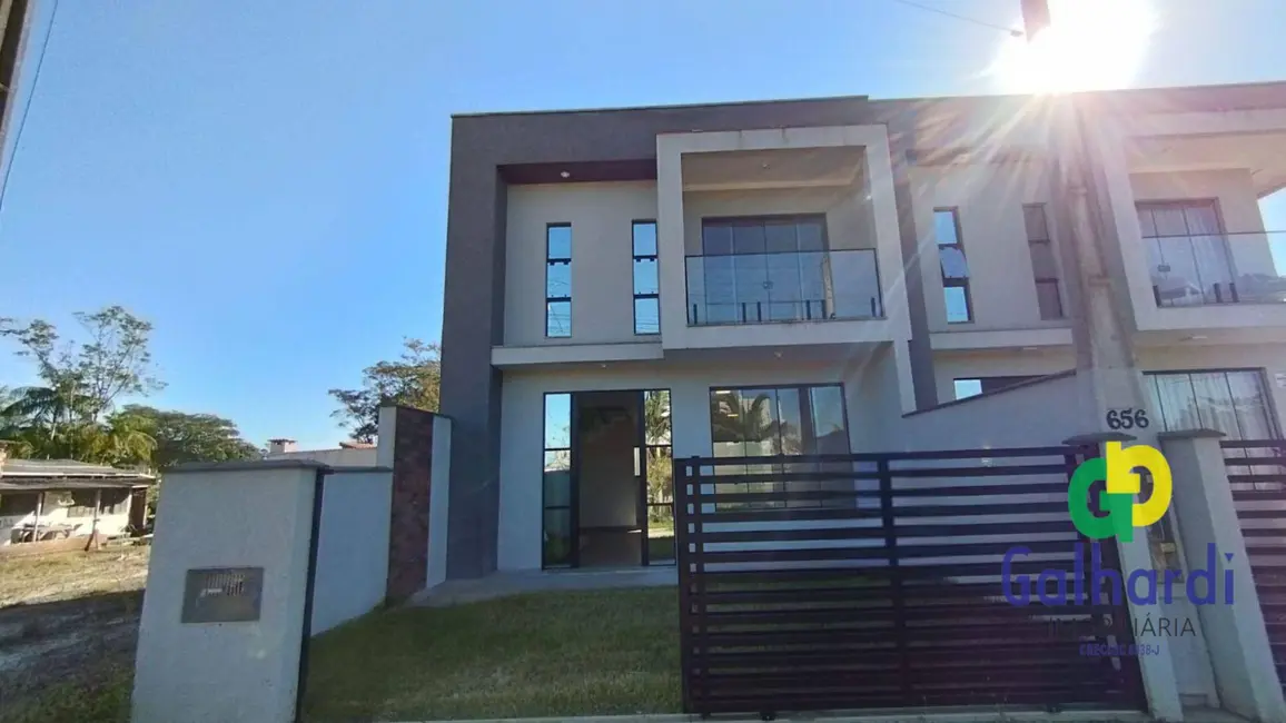 Foto 3 de Sobrado com 3 quartos à venda, 180m2 em Itapoa - SC