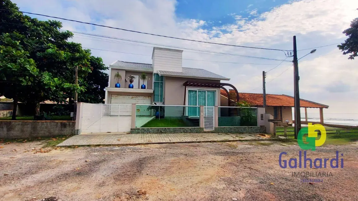 Foto 1 de Sobrado com 3 quartos à venda, 360m2 em Itapoa - SC