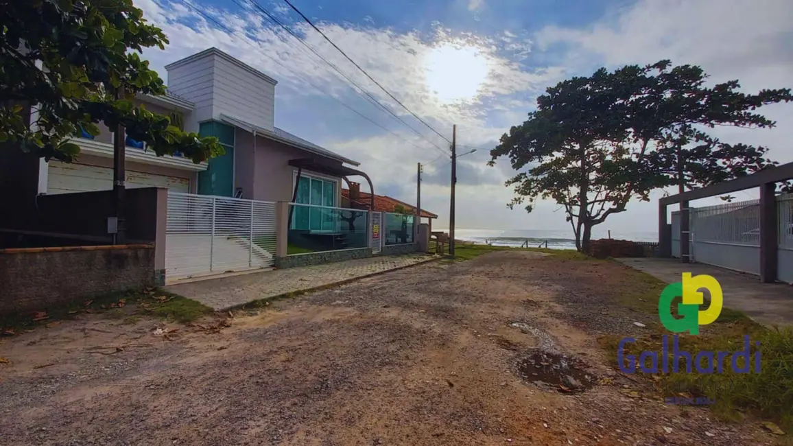 Foto 3 de Sobrado com 3 quartos à venda, 360m2 em Itapoa - SC