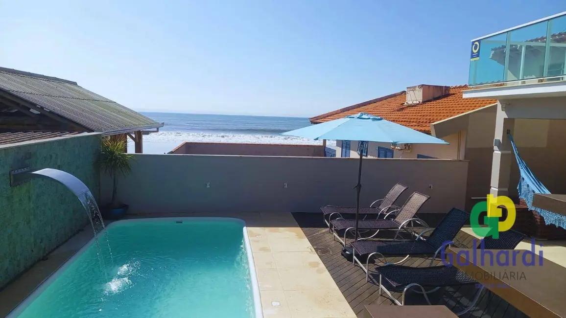 Foto 2 de Sobrado com 3 quartos à venda, 360m2 em Itapoa - SC