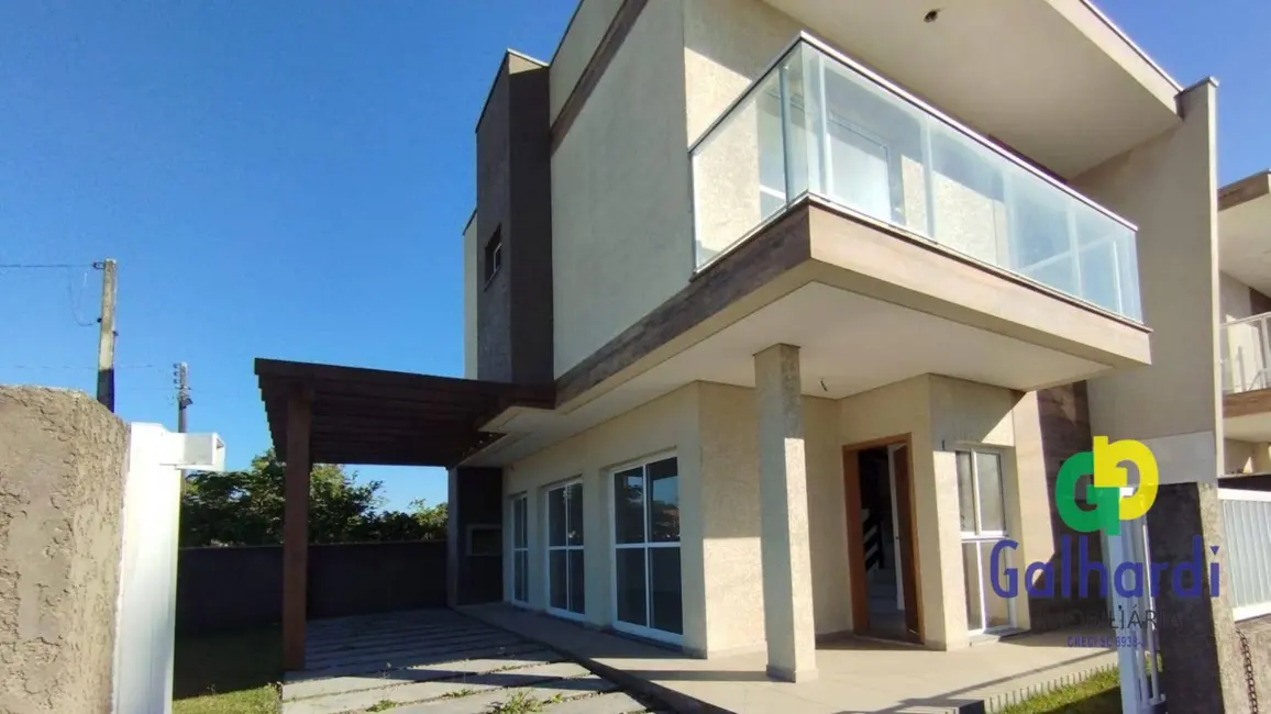 Foto 1 de Sobrado com 3 quartos à venda, 360m2 em Itapoa - SC