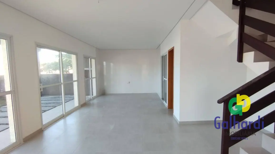 Foto 9 de Sobrado com 3 quartos à venda, 360m2 em Itapoa - SC