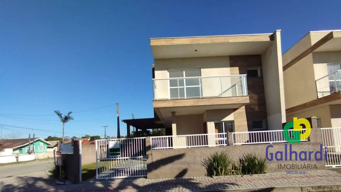 Foto 2 de Sobrado com 3 quartos à venda, 360m2 em Itapoa - SC