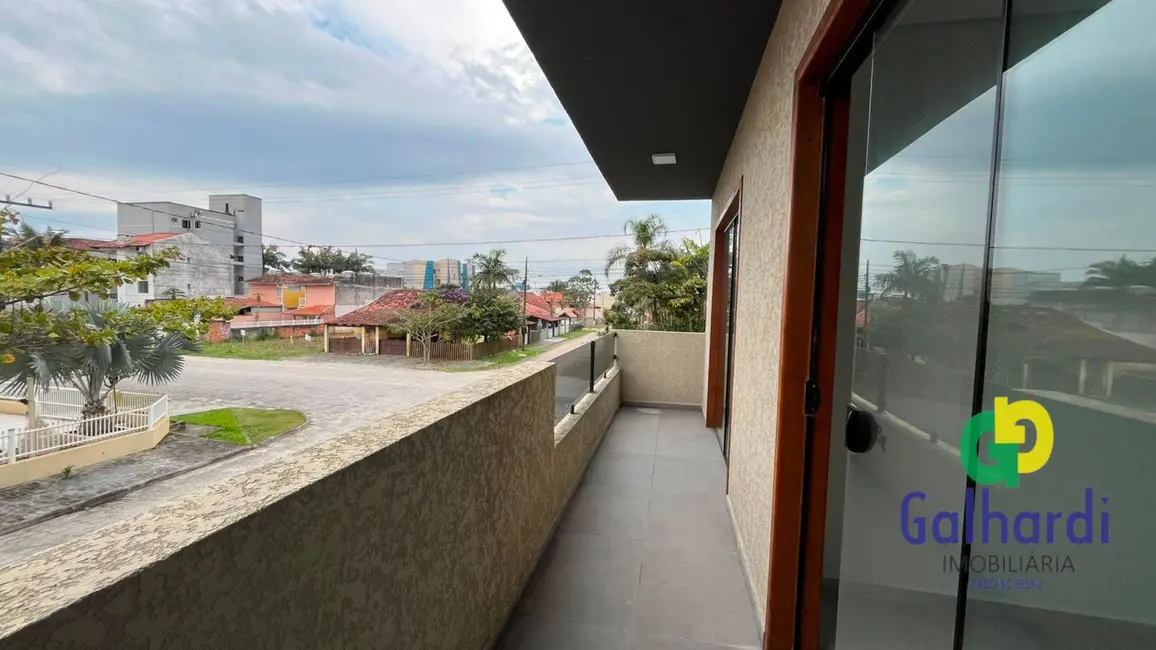 Sobrado com 3 quartos à venda, 360m2 em Itapoa - SC - imagem 4 Foto 4 de Sobrado com 3 quartos à venda, 360m2 em Itapoa - SC
