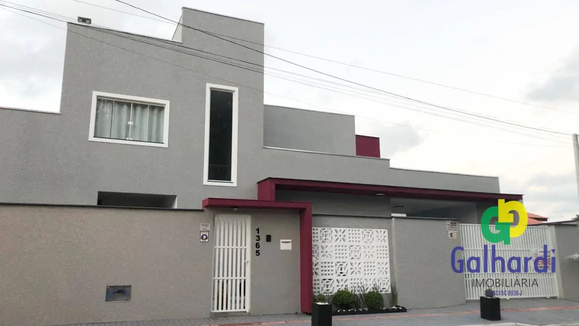 Sobrado com 3 quartos à venda, 312m2 em Itapoa - SC - imagem 3 Foto 3 de Sobrado com 3 quartos à venda, 312m2 em Itapoa - SC