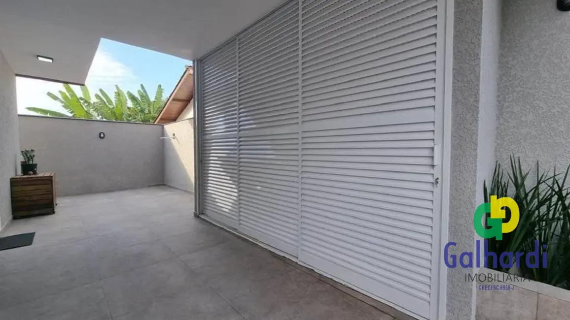 Sobrado com 3 quartos à venda, 312m2 em Itapoa - SC - imagem 9 Foto 9 de Sobrado com 3 quartos à venda, 312m2 em Itapoa - SC