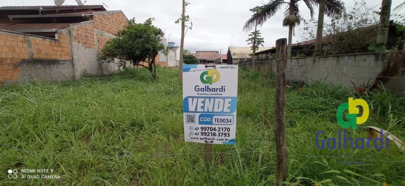 Foto 1 de Terreno / Lote à venda, 360m2 em Itapoa - SC