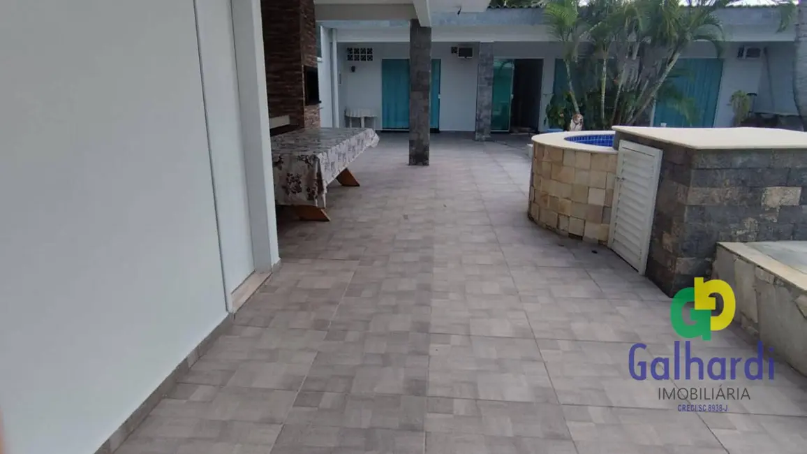 Foto 5 de Casa com 4 quartos à venda, 375m2 em Itapoa - SC