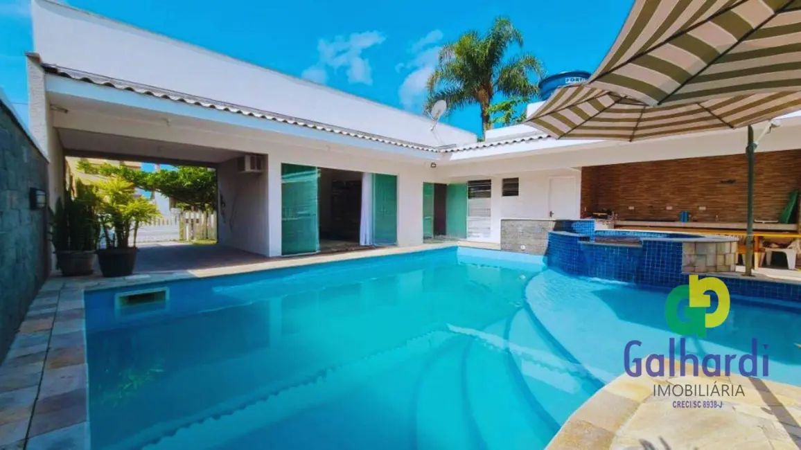 Foto 1 de Casa com 4 quartos à venda, 375m2 em Itapoa - SC