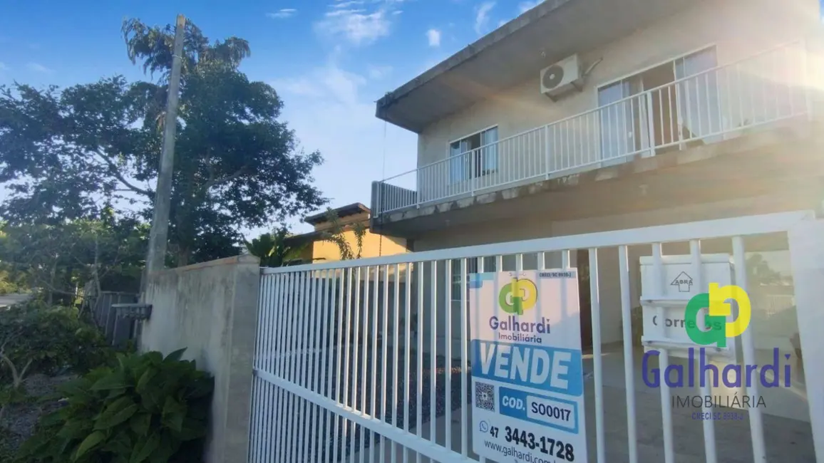 Foto 1 de Sobrado com 3 quartos à venda, 192m2 em Itapoa - SC