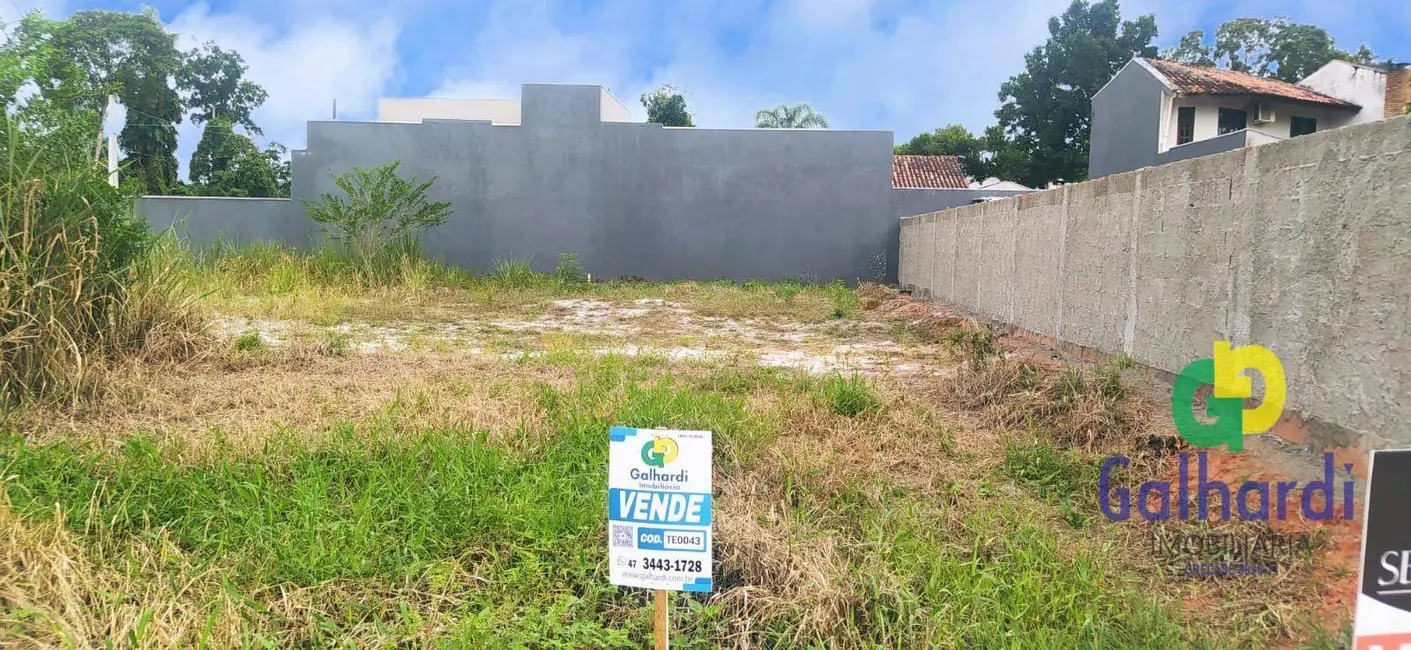 Foto 1 de Terreno / Lote à venda, 192m2 em Itapoa - SC