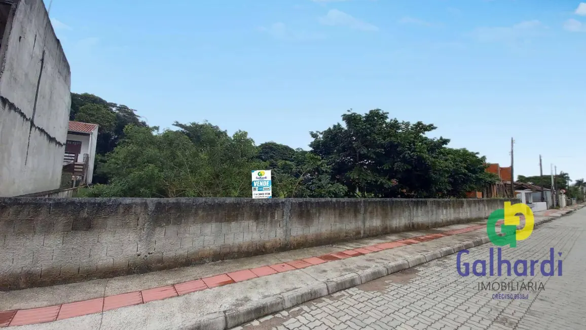 Foto 1 de Terreno / Lote à venda, 450m2 em Itapoa - SC