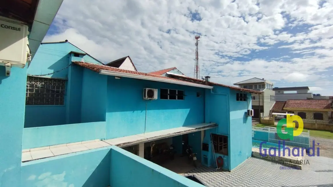 Foto 1 de Sobrado com 6 quartos à venda, 360m2 em Itapoa - SC