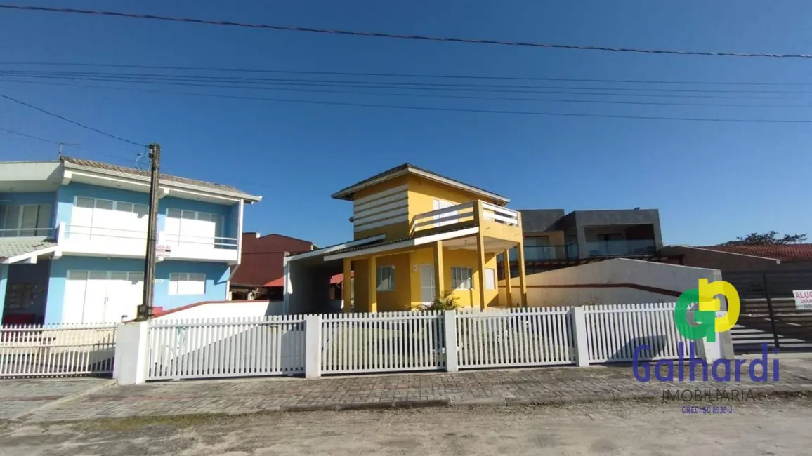 Foto 2 de Sobrado com 3 quartos à venda, 360m2 em Itapoa - SC