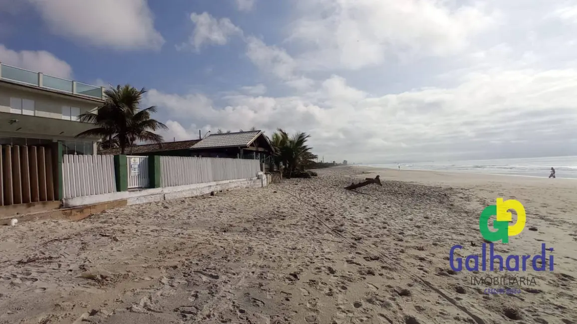 Foto 2 de Sobrado com 6 quartos à venda, 405m2 em Itapoa - SC